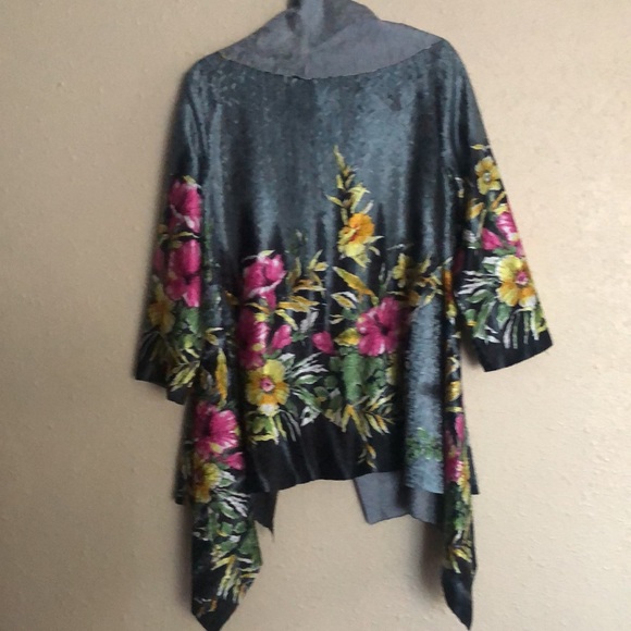 Jerry •T Cardigan - Picture 2 of 9